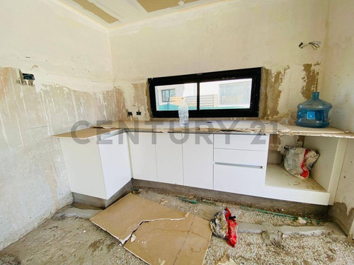 Imagen 9 de 23 de Casa Con Pileta Con 5 Cuartos En San Ramon