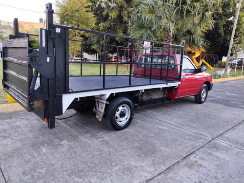 Nissan NP300 2.4 Pick-up Dh Mt