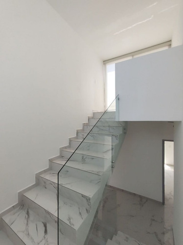 Casa Estilo Contemporáneo En Burgos De Cuernavaca, Temixco Morelos.