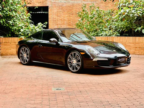 Porsche 911 911 Carrera 4 Black Edition