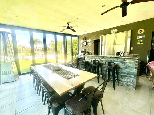 Casa A Laguna En Venta - Barrio Los Talas, Canning