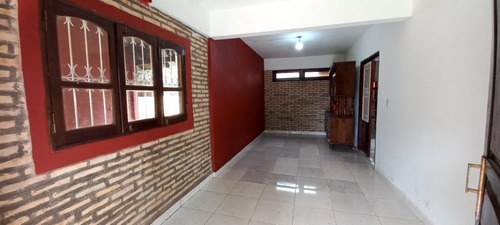 Imagen 5 de 5 de En Venta Casa De 2 Niveles Barrio Residencial Carmelitas