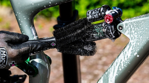 Escova de limpeza de bicicletas de duas cabeças Muc-off