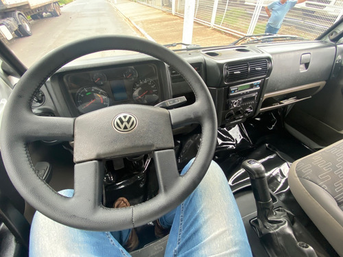 Imagem 8 de 9 de Volkswagen 5150 4x2 C/ Bau