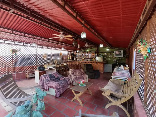 En Venta Casa De Dos Plantas (amoblada), Ubicada En Urbanización Lomas Del Este, Valencia Estado Carabobo - Venezuela / Emer.