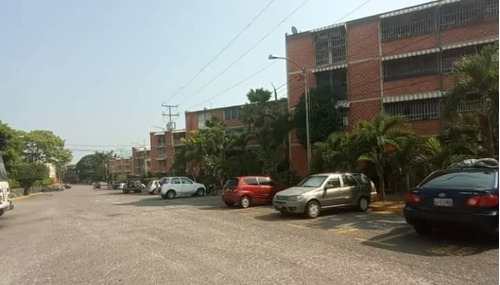 En Venta Apartamento En Los Altos Ii, Guatire