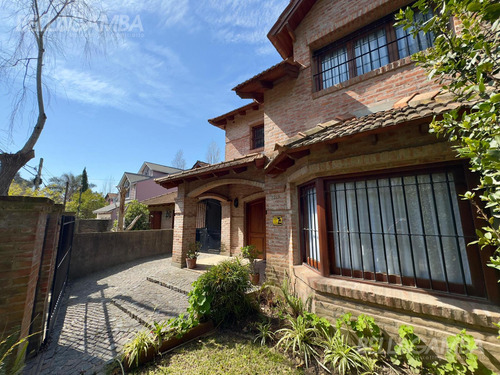 Casa Venta La Lucila 5 Ambientes Con Jardin