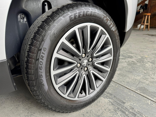 Peugeot 2008 1.6 16V FLEX ALLURE 4P AUTOMÁTICO