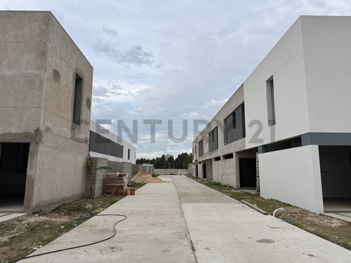 Casa A Estrenar En Complejo Cerrado Las Calas 505 E/ 139 Y 140