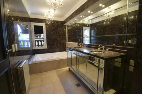 Mariscal Castilla 3000 500mts2 4 Plantas/garage- Barrio Parque