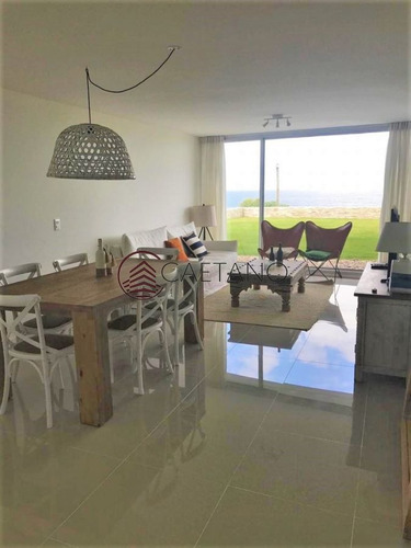 Imagen 3 de 8 de Apartamento Frente Al Mar Dos Dormitorios - Venta - Punta Del Este Mansa