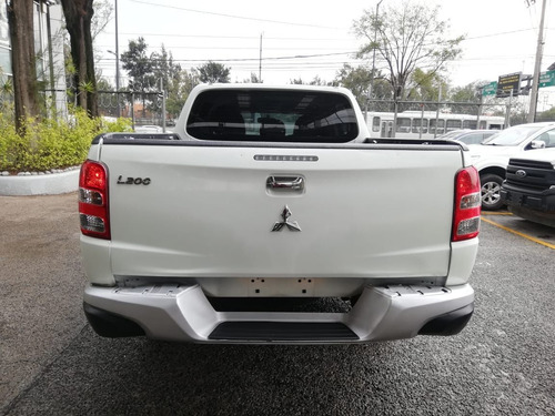 Imagen 9 de 13 de Mitsubishi L200 2018 2.4 Cabina Doble 4x2 Mt