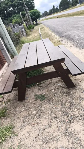 Mesa Con Banco De Madera Marrón Oscuro (Usado)