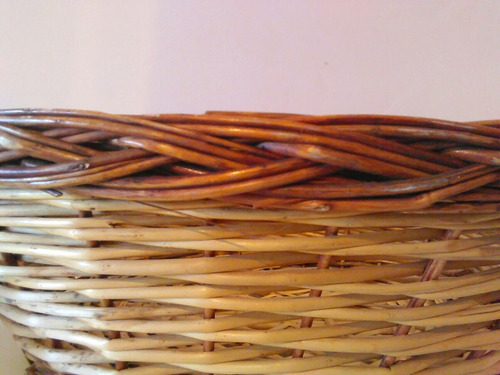 Cesta De Mimbre Grande Sin Asa. Única Disponible
