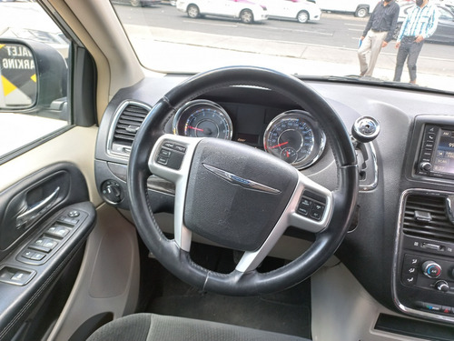 Imagen 13 de 15 de Chrysler Town&country Touring Tela 2016