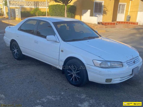 Toyota Camry .