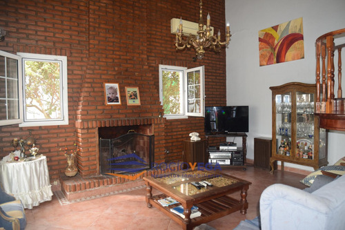 Casa A La Venta En Country Banco Provincia