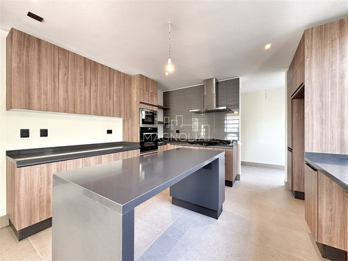 Casa En Venta De 4 Dorm. En Colina