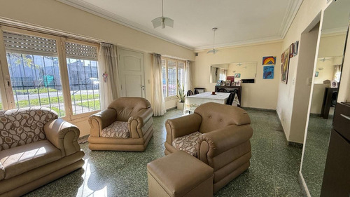 Venta En Block Casa 3 Amb+2 Deptos. Bosque Alegre