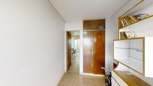 Departamento De 4 Ambientes En Venta En Flores.