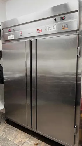 Restaurante De Sushi En Funcionamiento