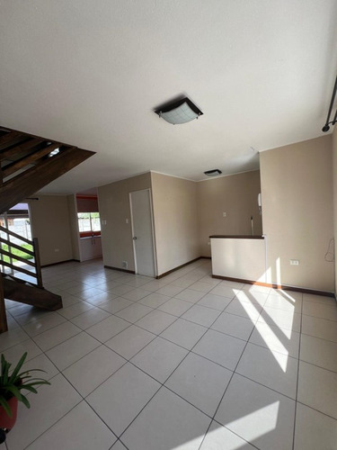 Vendemos Casa Con Amplio Terreno En Villa Flores De Pucará