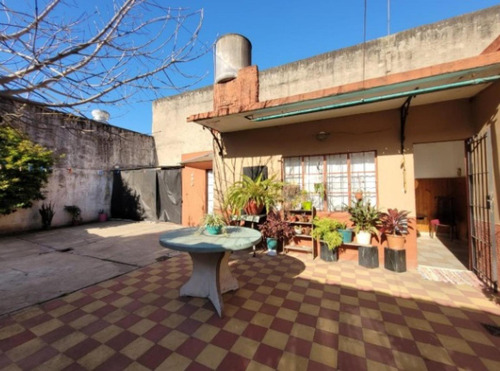 Ph En Venta - 4 Dormitorios 2 Baños - Villa Lynch