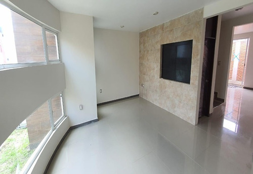 Imagen 8 de 14 de Casa Moderna De 3 Recamaras, Cuarto De Juego Y Terraza