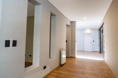Casa En Castores Con El Mejor Acceso A Guardia Y Club House!