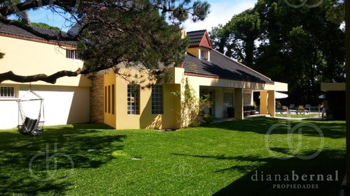 Casa En Punta Del Este Paya Mansa, 6 Dormitorios + Dep Y Piscina. - Ref: 42993
