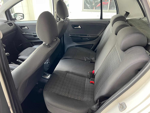 Imagen 12 de 14 de Volkswagen Fox 2015 1.6 Confortline Pack Saf