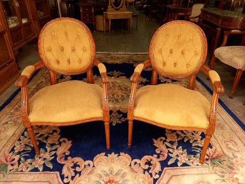 Manyantiques -  Par De Sillones Frances  Medallon Capitone