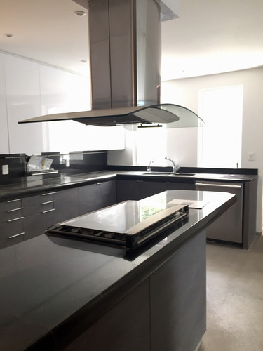 Imagen 12 de 24 de Extraordinaria Casa En Venta Y Renta Con Jardín En Lomas De
