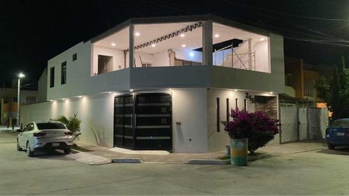 Casa 2 Niveles, 3 Recamaras Y Terraza
