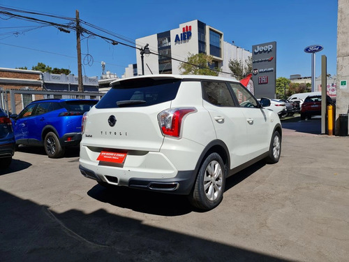 SsangYong Tivoli TX1011 GAS 4x2 MT