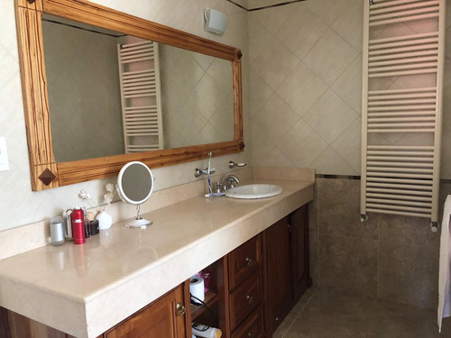 Casa De 5 Dormitorios Y 4 Baños La Herradura