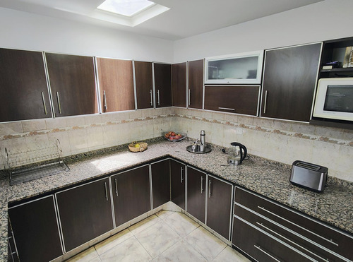 : Venta Casa En Jose Leon Suarez De 3 Ambientes Con Cochera, Quincho Y Jardín