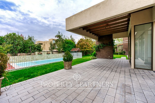 Impecable Casa En Los Bravos Nororiente Con Piscin...