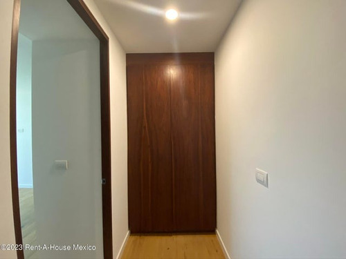 Departamento Con Cuarto De Servicio Y 3 Recámaras. Renta - Santa Fe Juriquilla