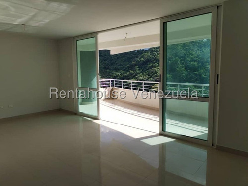 Apartamento Hermoso En Obra Blanca En Las Mejores Zonas De Valencia Con Alta Seguridad Cuenta Con 3 Habitaciones Cada Una Con Su Baño Y Closet, Sala Grande Con Un Baño De Visita,