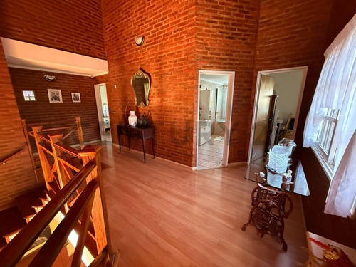 Venta Casa 4 Dormitorios El Palomar 290 M2 Lote 600m2 Piscina Quincho