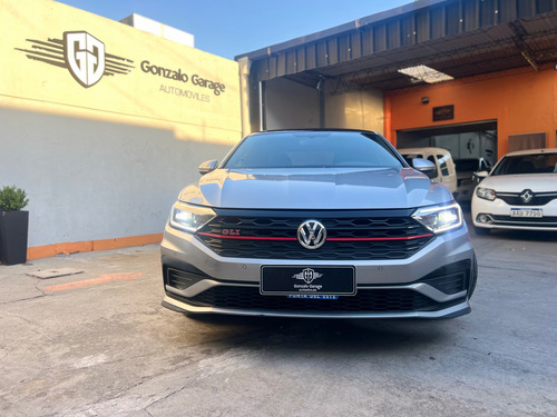 Volkswagen Vento 2.0 T GLI DSG 230 HP