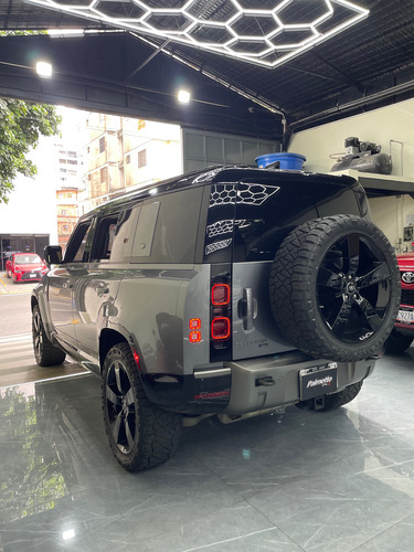 Land Rover Defender P400 2021