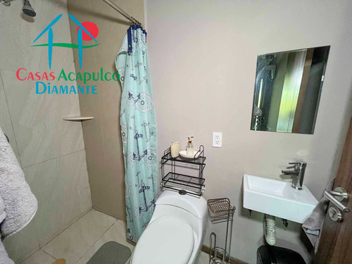 Cad La Isla Emerald I4. En Condominio De Playa. Con Terraza Y Vista A Las Áreas Comunes