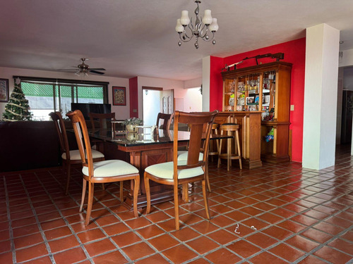 Casa Sola De Dos Niveles En Venta, En Privada Con Vigilancia En Lomas Tetela, Cuernavaca Morelos