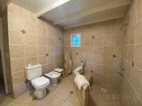 Casa En Venta De 6 Ambientes. Parque Sakura. Acepta Dpto Parte De Pago.