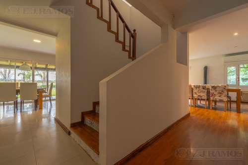 Casa Con 5 Dormitorios - Apto Crédito - En Venta En Santa Bárbara
