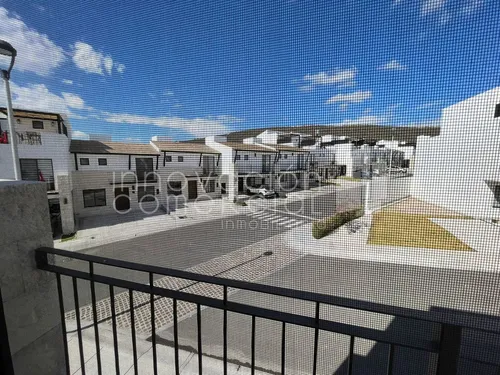 Casa En Venta De 4 Recámaras En Condominio Torre De Piedra Bugambilias