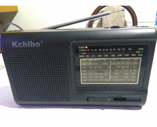 Radio Multibandas Kchibo Kk-2005 Con Cable De Conexion 220w Negro (Usado)