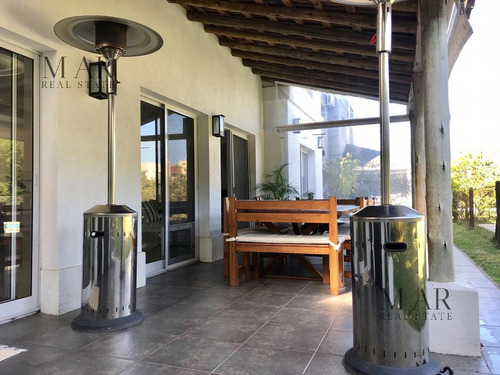 Imagen 3 de 30 de Casa A La Venta . 4 Dormitorios Mas Dep. Barrio Los Sauces